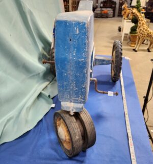 e6- Ertl Ford F-68 pedal tractor, which is a collectible ride-on toy. - Image 5
