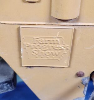 e7- Scale Models Challenger MT465 pedal tractor - Image 6