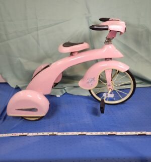 e8- Airflow Collectibles Sky Princess tricycle, a modern replica of the classic 1936 Sky King model