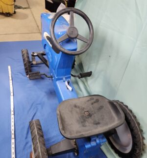 e9- New Holland TG305 Pedal Tractor ride-on pedal tractor - Image 4