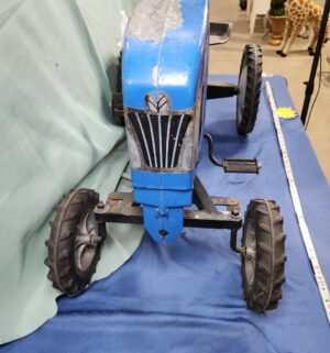 e9- New Holland TG305 Pedal Tractor ride-on pedal tractor - Image 5