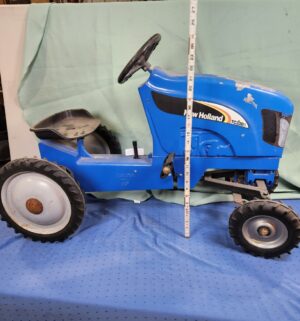 e9- New Holland TG305 Pedal Tractor ride-on pedal tractor - Image 7