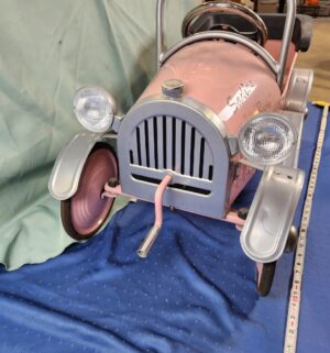 e10- Airflow Collectibles Pink Princess Pedal Car. - Image 3