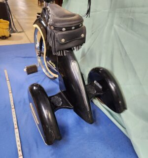 e14- Airflow Collectibles Road Hog Tricycle, a replica of the 1936 Sky King model - Image 3