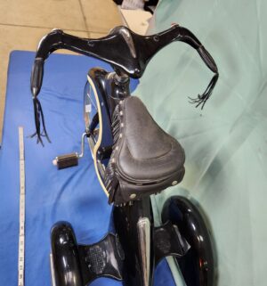 e14- Airflow Collectibles Road Hog Tricycle, a replica of the 1936 Sky King model - Image 4