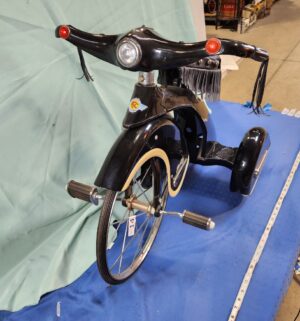 e14- Airflow Collectibles Road Hog Tricycle, a replica of the 1936 Sky King model - Image 5