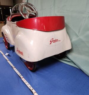 e18- Starbucks 2002 Limited Edition Gendron Roadster pedal car. Only 400 produced! Very Rare - Image 5