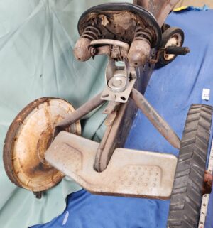 e21- vintage AMF Mustang pedal tractor - Image 5