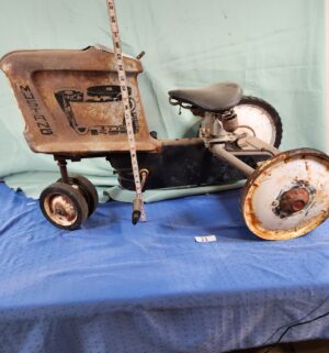 e21- vintage AMF Mustang pedal tractor - Image 7
