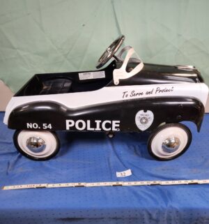 e32- Instep Metro City Police No. 54 pedal car - Image 1