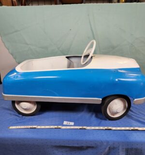 e33- 1950s Garton Kidillac pedal car - Image 1