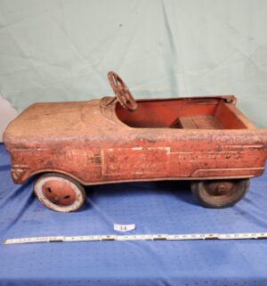 e34- 1950s Murray Fire Chief pedal car - Image 1