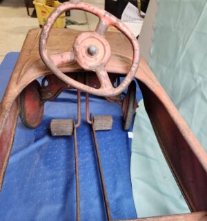 e34- 1950s Murray Fire Chief pedal car - Image 3