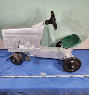 e35- Ertl John Deere No 520 pedal tractor Model A64 Ertl - Image 1