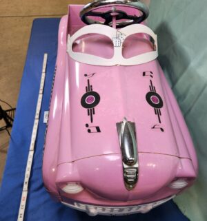 e40- InStep steel retro-style pink lady pedal car - Image 3