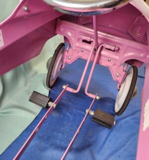 e40- InStep steel retro-style pink lady pedal car - Image 6