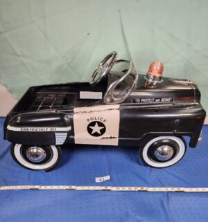 e41- Vintage InStep Police Pedal Car - Image 1