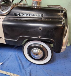 e41- Vintage InStep Police Pedal Car - Image 4