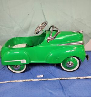 e42- 1941/42 Steelcraft Chrysler pedal car - Image 1