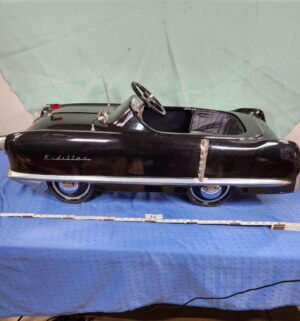 e44- 1950s Garton Kidillac pedal car - Image 1