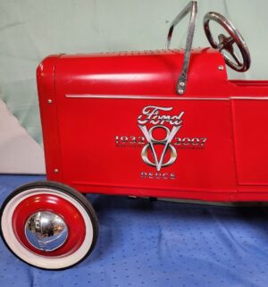 e45- Ford V8 Deuce Collectors Edition pedal car. - Image 2