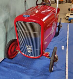 e45- Ford V8 Deuce Collectors Edition pedal car. - Image 10