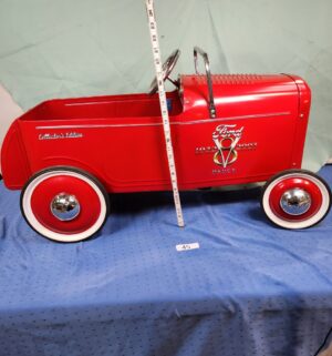 e45- Ford V8 Deuce Collectors Edition pedal car. - Image 16