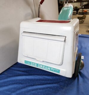 e56- Good Humor ice cream pedal truck - Image 6