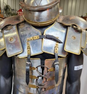 e62- replica Roman Lorica Segmentata armor with a helmet and mannequin - Image 3
