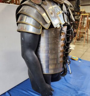 e62- replica Roman Lorica Segmentata armor with a helmet and mannequin - Image 6
