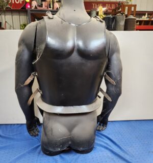 e63- replica Achilles muscle armor in leather. Includes mannequin - Image 4