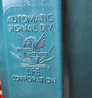 e64- vintage 1930s Art Deco 3-light traffic signal by Automatic signal Div. LFE Corp - Image 5