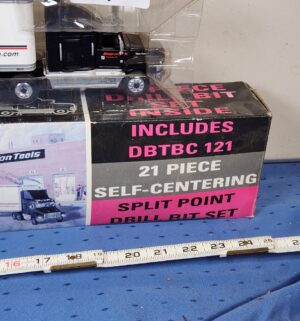 e77- Snap-On Ford Aeromax Tractor Trailer - Image 4