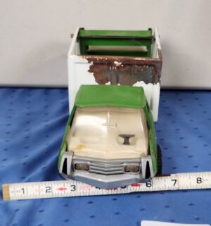 e93- 1970s green and white Tonka Mini Garbage Truck - Image 2