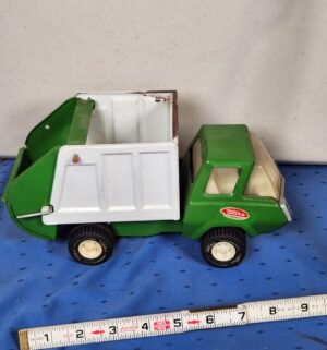 e93- 1970s green and white Tonka Mini Garbage Truck - Image 3