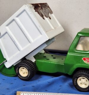 e93- 1970s green and white Tonka Mini Garbage Truck - Image 5