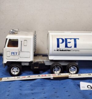 e96- Ertl pressed steel semi-truck with PET Evaporated Milk logo - Image 2