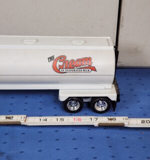 e96- Ertl pressed steel semi-truck with PET Evaporated Milk logo - Image 3