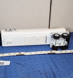 e96- Ertl pressed steel semi-truck with PET Evaporated Milk logo - Image 5