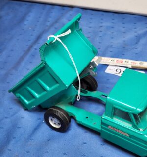 e98- 1960s Structo Hydraulic Dump Truck - Image 7