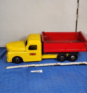 e102- 1940s Structo pressed steel dump truck - Image 1