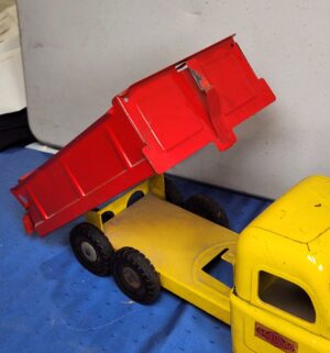 e102- 1940s Structo pressed steel dump truck - Image 9