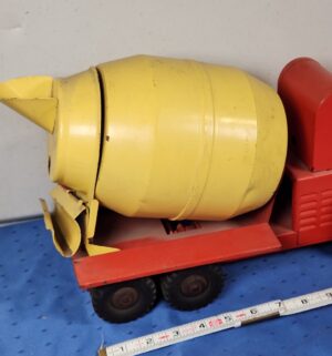 e105- 1950s Structo Ready-Mix Concrete Cement Mixer toy truck - Image 3