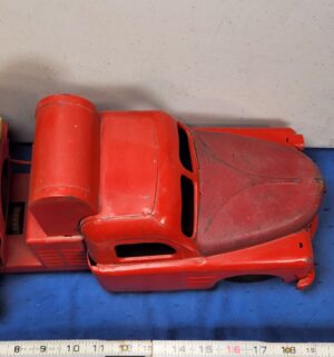 e105- 1950s Structo Ready-Mix Concrete Cement Mixer toy truck - Image 4