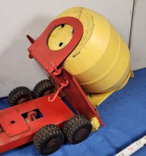 e105- 1950s Structo Ready-Mix Concrete Cement Mixer toy truck - Image 8
