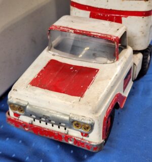 e107- Tonka Thunderbird Express pressed steel toy semi-truck and trailer - Image 3