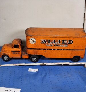 e109- 1950s Tonka (Mound Metalcraft) Allied Van Lines semi-truck and trailer, made of pressed steel. - Image 1