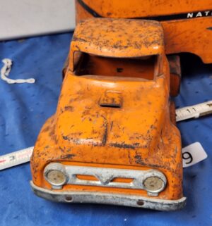 e109- 1950s Tonka (Mound Metalcraft) Allied Van Lines semi-truck and trailer, made of pressed steel. - Image 3