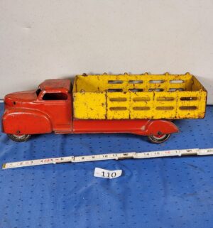e110- 1940s Marx pressed steel Coca-Cola delivery truck. Missing back wheels - Image 1