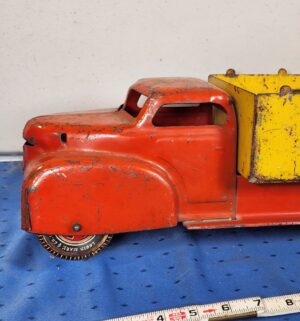 e110- 1940s Marx pressed steel Coca-Cola delivery truck. Missing back wheels - Image 2